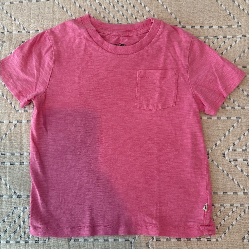 GAP Short-Sleeve Tee in Size 3T